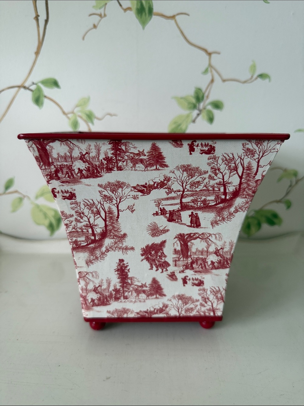 Michel Design Works ‘Christmas Wonderland’ Decoupage Tin Cachepot Planter